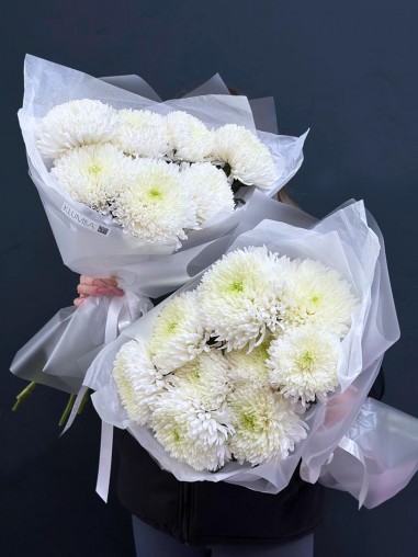 Букет из одиночных белых хризантем