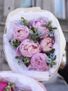 Букет из 5 пионов и оксипеталума 