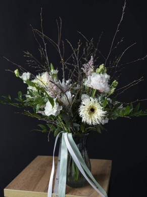 Букет из пионов и гербер 