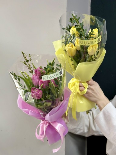 Букет из 5 тюльпанов с эвкалиптом