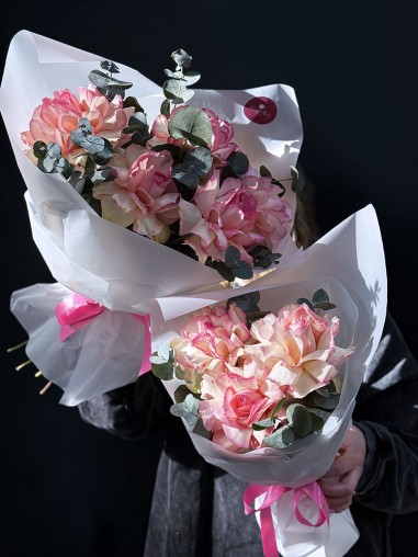 Букет из двухцветных Французских роз