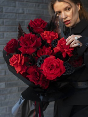 Букет из французских роз и лотоса 