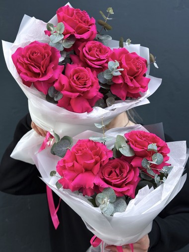 Букет из малиновых Французских роз