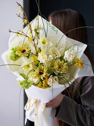 Букет из гербер и нарциссов