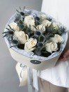Букет из роз и эрингиума 