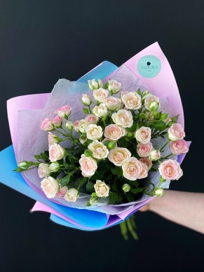 Букет 5 кустовых розовых роз
