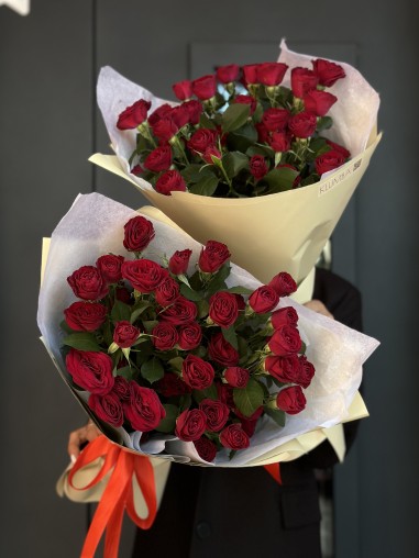 Букет кустовых пионовидных роз