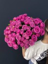 Ярко-розовые кустовые пионовидные розы