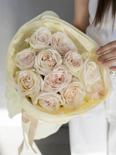 Букет из 11 пионовидных роз 